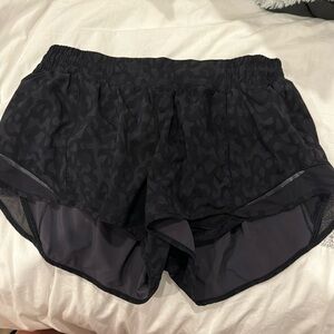 Black Cheetah Print Lululemon 2.5 Hotty Hot Shorts Size 8